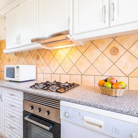 Holiday Home In Branqueira Near Santa Eulalia Beach ヴィラ