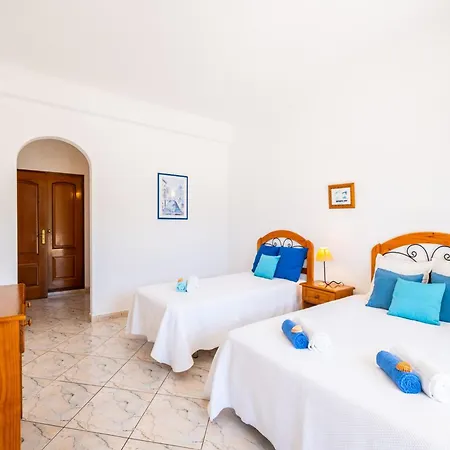 ヴィラ Holiday Home In Branqueira Near Santa Eulalia Beach
