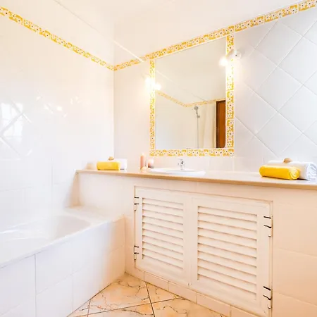 Holiday Home In Branqueira Near Santa Eulalia Beach ヴィラ